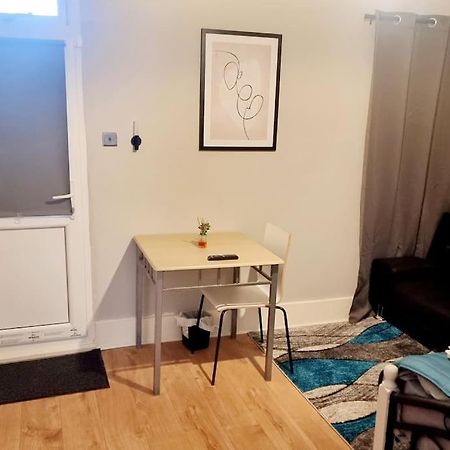 Stylish Apartment, Self Check-In, Ideal 4 Contractors, 25Mins To Gatwick Airport Thornton Heath エクステリア 写真