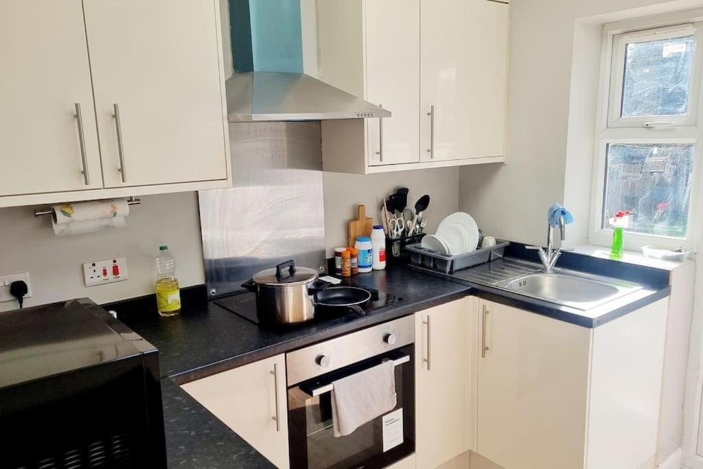 Stylish Apartment, Self Check-In, Ideal 4 Contractors, 25Mins To Gatwick Airport Thornton Heath エクステリア 写真